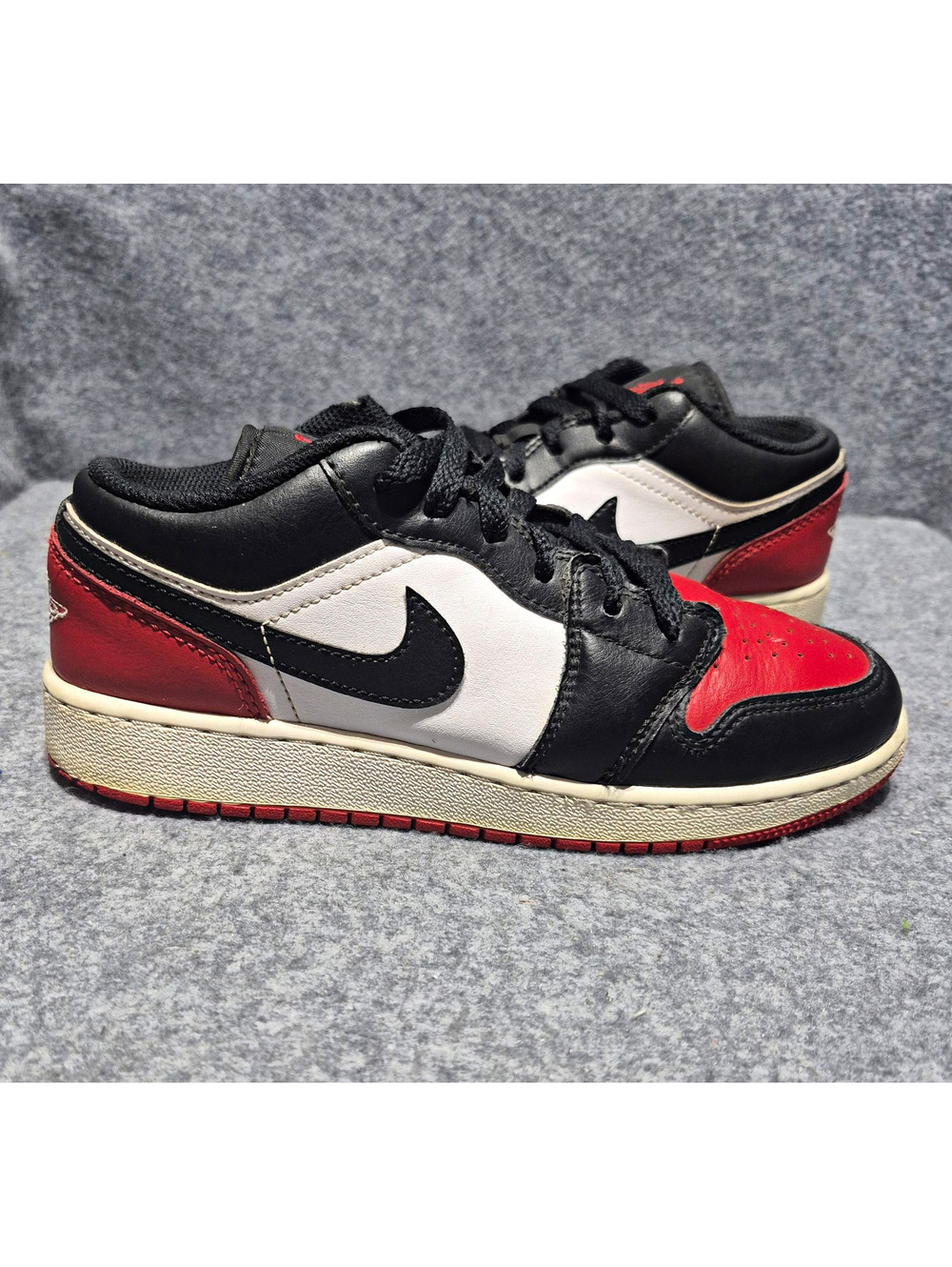 Jordan Air Jordan 1 Leather Low Top Kids US 5 Black/Red/White